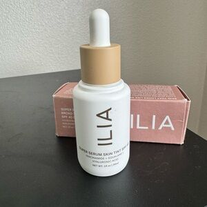 ILIA Super Serum Skin Tint SPF 40 - White and Gold